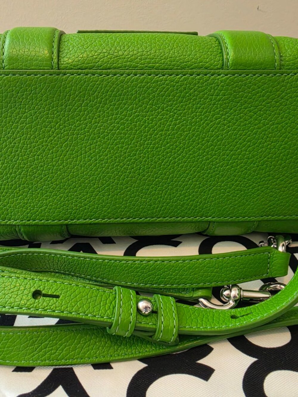 Marc Jacobs Small Leather Green Tote Crossbody w/ Matching Wallet & Tote Charm - Picture 11 of 17